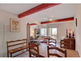 4 bedroom apartment, close to all..