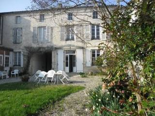 Lovely Charentaise property close to..