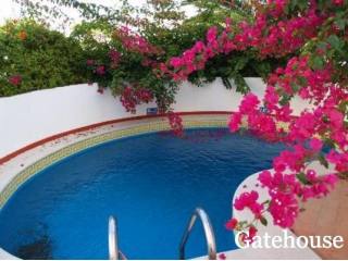 Apartment With Pool For Sale In Vale do..