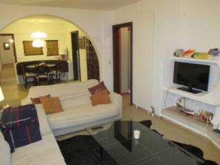 SPACIOUS APARTMENT IN 2ND LINE IN..