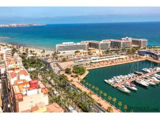 Bonita vivienda con vistas increíbles al puerto.¿Se i..