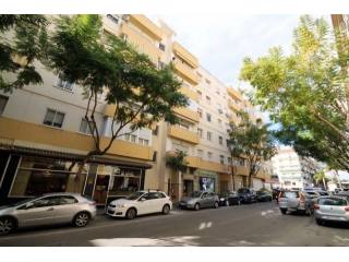 Apartment - Spacious 3 bedrooms and two..