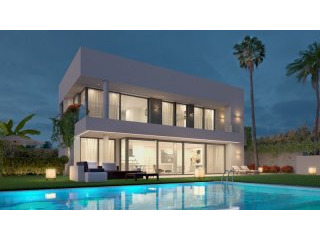 4 bedroom property near Estepona Back..