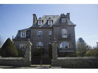 8 bedroom House For Sale: 22160 CALLAC