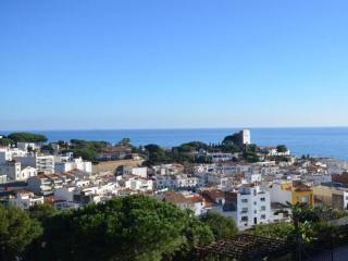 House with stunning sea views in Sant..