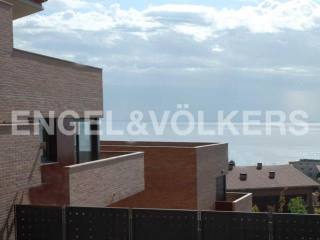 New construction with balcony to the sea