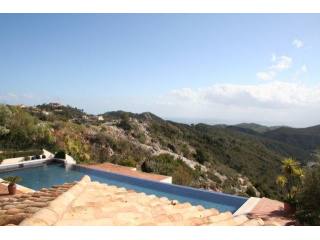 4 bedroom detached villa for sale