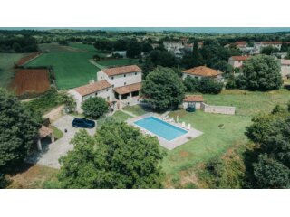 Istra,Barban,kamena vila sa bazenom na imanju od 17500m2