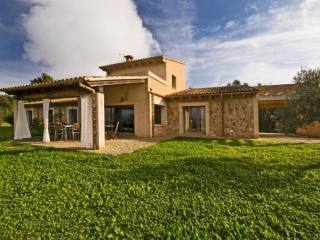 Stone country house with views to the..