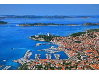 GRAĐEVINSKO ZEMLJIŠTE S POGLEDOM NA MORE, VODICE