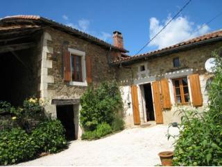 Pretty Stone Cottage in a quiet hamlet..