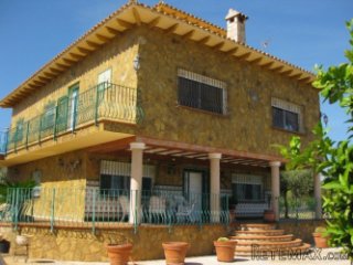 COUNTRY HOUSE WITH FARMLAND AND WONDERFUL VIEWS!!!..