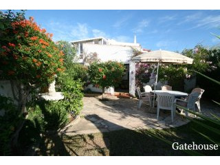 4 Beds Apartment For Sale In Quarteira..