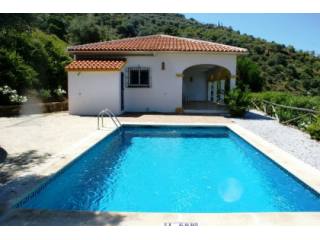 Villa for Sale in Sayalonga 270.000..