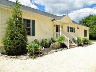 3 bedroom House For Sale: 35 Spring St..