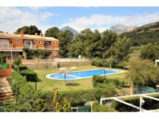 LOVELY CORNER TOWN HOUSE IN A QUIET AREA!!! The..
