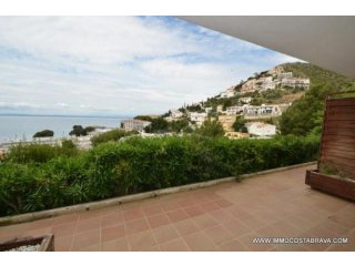 ROSES: Nice apartment with sea views.