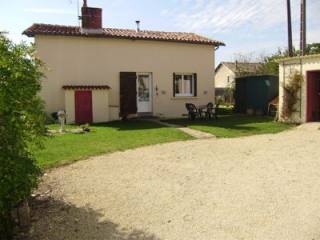 4 Bed Bungalow, Large Garden + Pool
