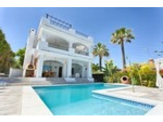 4 Bedrooms - Villa - Malaga - For Sale