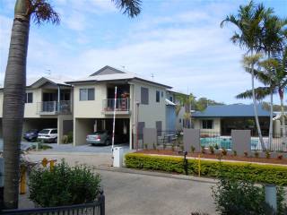 RENTALS FOR THE OVER 50'S - CALOUNDRA -..