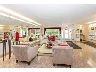 2 bedroom Commercial Property For Sale:..