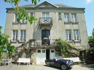Correze. Seilhac. BEAUTIFUL 7 BEDROOM..
