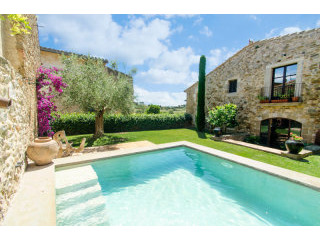 Renovated Masia for sale in Baix Emporda