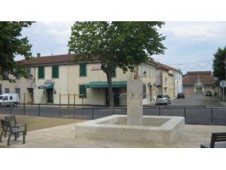 *nice Small Hotel In Gers Village*..