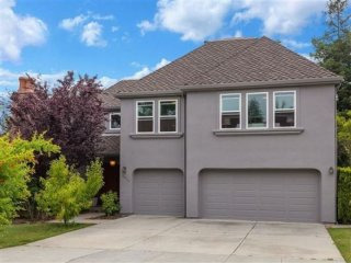 grand traditional home in cupertino