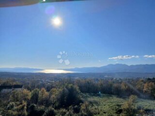 Samostojeća kuća s velikom okućnicom, pogled!