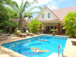 Modern 5 bedroom pool estate with two..