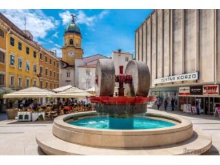 PRILIKA KORZO!!! Poslovni prostor 1450m2 centar Rijeke