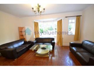 House - Spacious 6 bedroom property on..