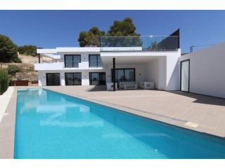 Stunning exclusive 4 bedroom villa with..