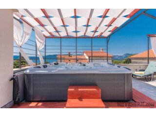Krk - Pinezići, Krk, kamena kuća 150 m2 s bazenom i jacuzzij