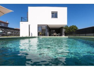 Moderna vila na mirnoj lokaciji, nadomak prirodnih plaža i c