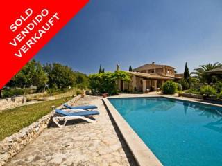 *SOLD* Self-sufficient country house..