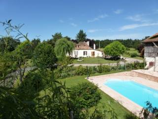 *A superbly renovated farmhouse &..