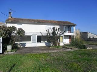 Spacious house with beautiful garden
