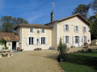 Spacious House With Gite