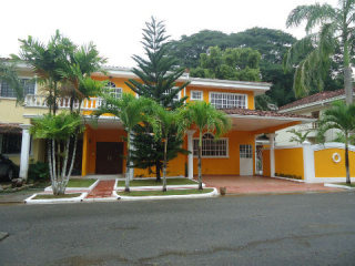 Duplex House for Rent in Llanos de..