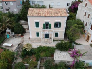 Mali Lošinj - Samostojeća kuća drugi red do mora