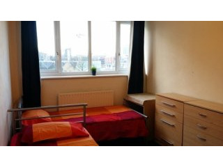 Twin Room In Canary Wharf/westferry At..