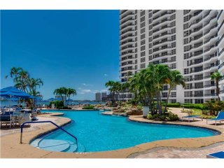 3 bedroom Flat For Sale: 19195 Mystic..