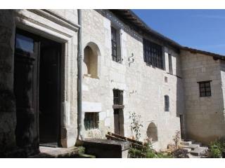 4 Spacious Apartments In A Former 11th..