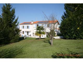 Dordogne/Charente border - 6 bed house..