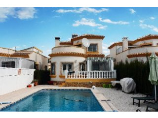 Detached 3 Bed Villa In El Raso