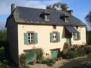 Farmhouse, Barn, Pool & Land for Horses