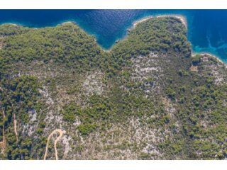 POLJOPRIVREDNO ZEMLJIŠTE NA OTOKU HVARU