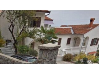OPATIJA,OPRIĆ- etaža sa bazenom, vrtom i pogledom na more